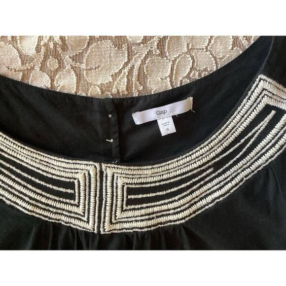 GAP 100% Cotton Womens Small Black Boho Embroidered Short Sleeve Peasant Top - Picture 2 of 5